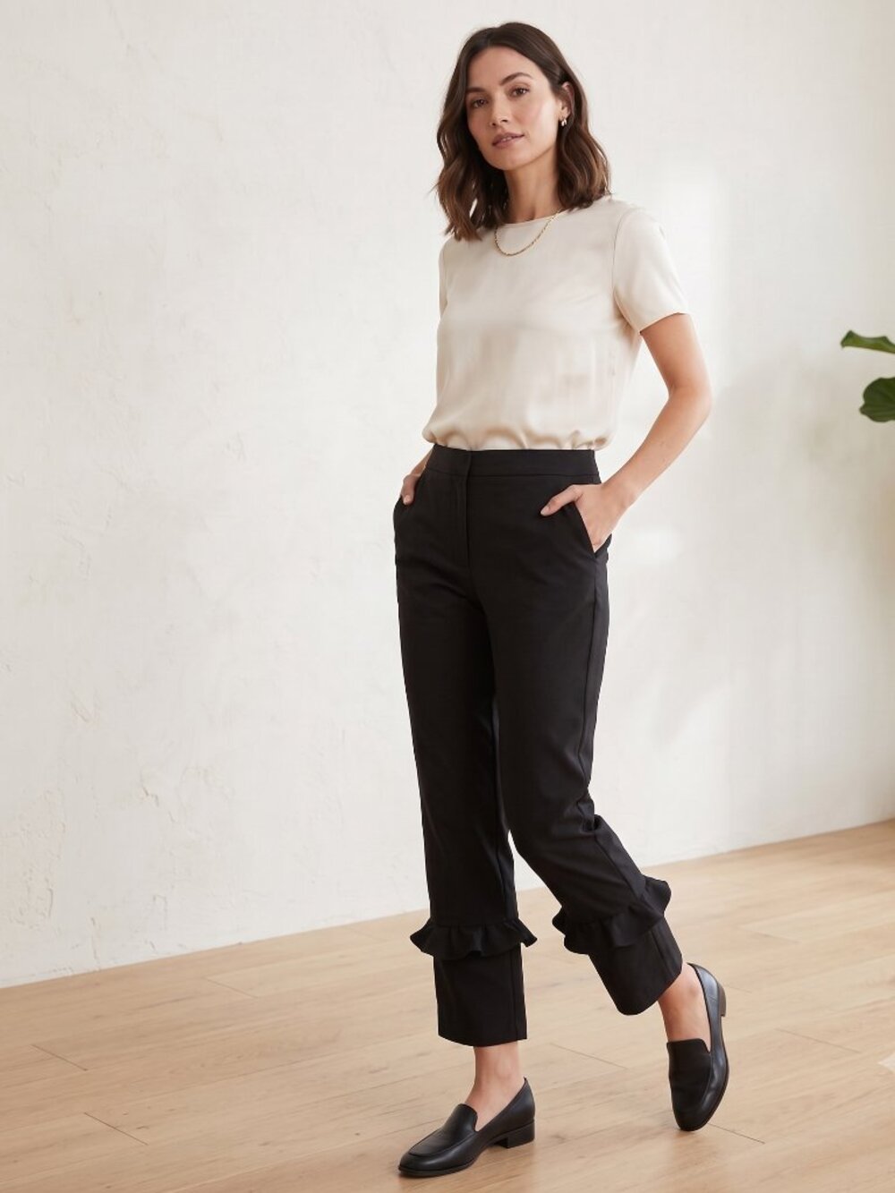 After Market Black Straight Trousers Ruffle Side Pockets Feminine MEDIUM